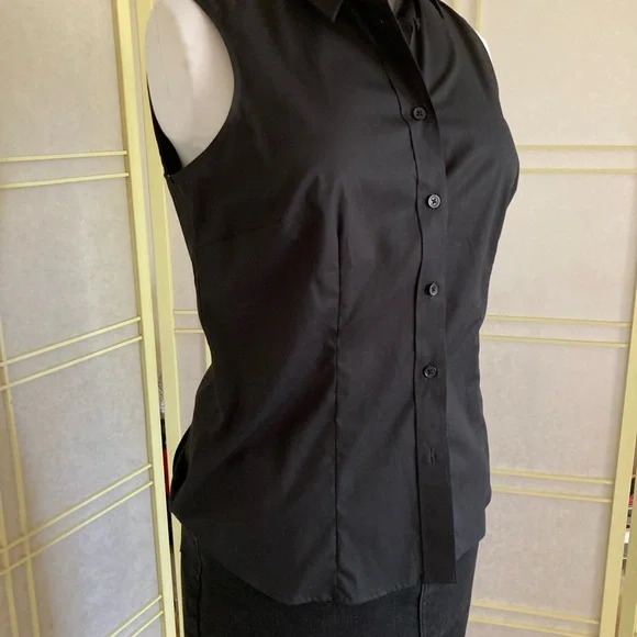 FULL OUTFIT -- Pants with Sleeveless Top and Earrings - Picture 2 of 14